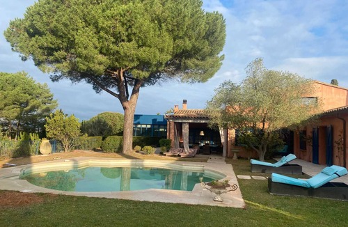 Palaja Villa | Homerez - Exceptional Villa in Palaja with Indoor and Outdoor Pools