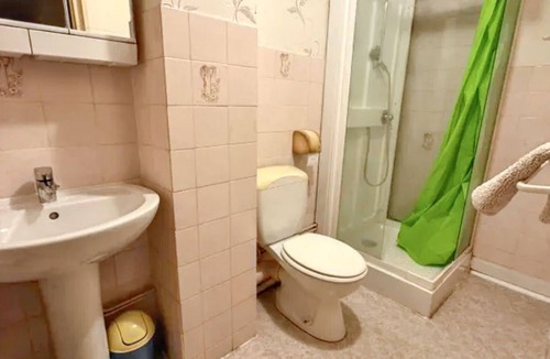 Neris-les-Bains Apartment | Homerez - Flat in Néris-les-Bains.