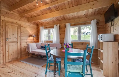 Egliseneuve-des-Liards Ski Chalet | Homerez - Chalet in Égliseneuve-des-Liards