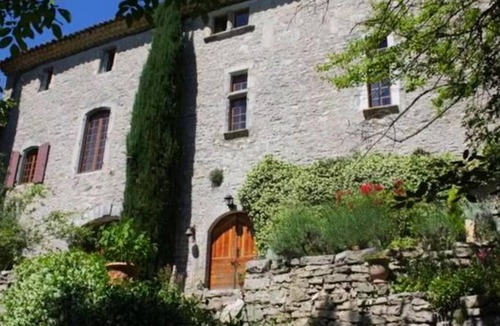 Ferrieres-les-Verreries House | Homerez - Exceptional house with garden