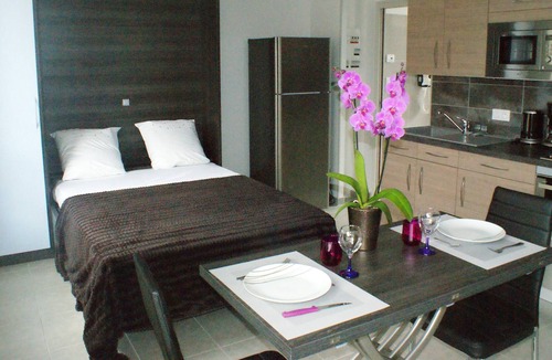 La Ferriere-aux-Etangs Apartment | Homerez - Nice studio apartment With garden