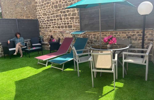 La Ferriere-aux-Etangs Apartment | Homerez - Studio in La Ferrière-aux-Étangs