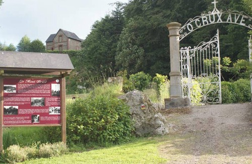 La Ferriere-aux-Etangs Apartment | Homerez - Studio La Ferrière-aux-Étangs