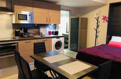 La Ferriere-aux-Etangs Apartment | Homerez - Studio La Ferrière-aux-Étangs