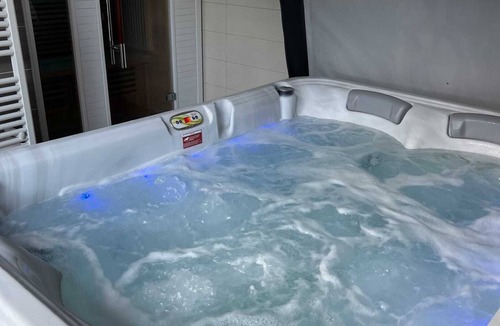 La Ferriere-aux-Etangs Apartment | Homerez - Studio La Ferrière-aux-Étangs