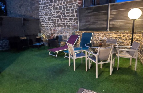 La Ferriere-aux-Etangs Apartment | Homerez - Modern apartment in La Ferrière-aux-Étangs 55 m² with jacuzzi