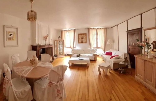 Montcuq House | Homerez - House in Montcuq-en-Quercy.