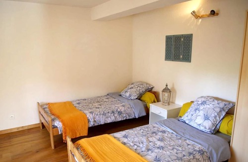 Saint-Front-de-Pradoux House | Homerez - House for 4 ppl. with shared pool and spa at Saint-Front-de-Pradoux