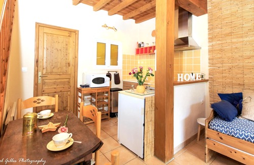 Saint-Front-de-Pradoux House | Homerez - House for 4 ppl. with shared pool and spa at Saint-Front-de-Pradoux