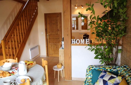 Saint-Front-de-Pradoux House | Homerez - House for 4 ppl. with shared pool and spa at Saint-Front-de-Pradoux