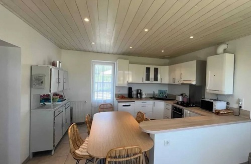 Saint-Michel-en-l'Herm House | Homerez - House in Saint-Michel-en-l'Herm
