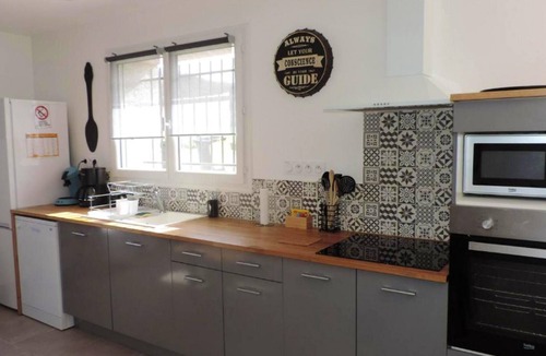 Saint-Pierre-de-Clairac House | Homerez - House for 7 ppl. with swimming-pool at Saint-Pierre-de-Clairac