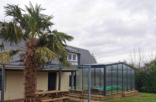 Saint-Germain-d'Aunay House | Homerez - House for 6 ppl. with jacuzzi, spa and garden at Saint-Germain-d'Aunay