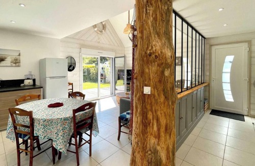 Saint-Laurent-sur-Mer House | Homerez - House Saint-Laurent-sur-Mer