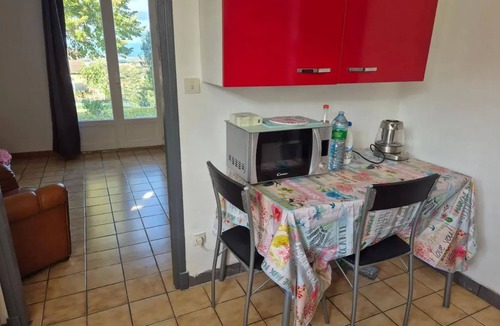 Les Martres-de-Veyre Apartment | Homerez - House Les Martres-de-Veyre