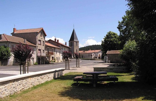 La Chapelle-Geneste House | Homerez - House in La Chapelle-Geneste