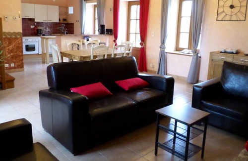 Pleven House | Homerez - House 16 km away from the beach for 8 ppl. with terrace at Pléven