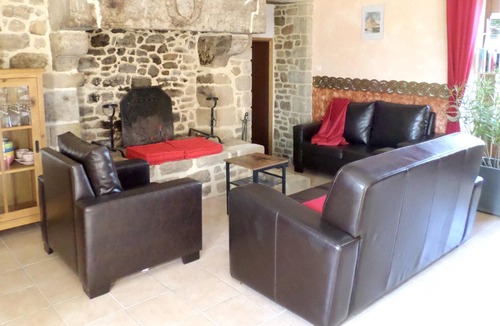 Pleven House | Homerez - House 16 km away from the beach for 8 ppl. with terrace at Pléven