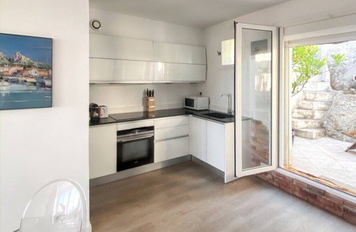 8th Arrondissement House | Homerez - House Calanques Marseille.