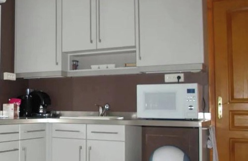 Chenove House | Homerez - House Chenôve + garden