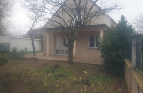 Chenove House | Homerez - House Chenôve + garden