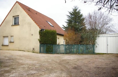 Chenove House | Homerez - House Chenôve + garden