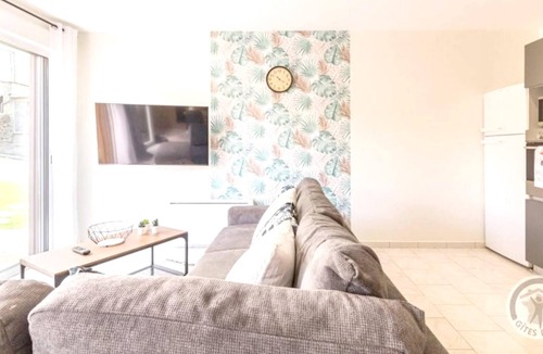 Pontorson House | Homerez - House for 6 ppl. with shared pool, garden and terrace at Pontorson