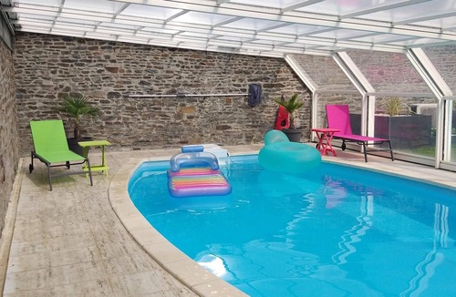 Pontorson House | Homerez - House for 6 ppl. with shared pool, garden and terrace at Pontorson