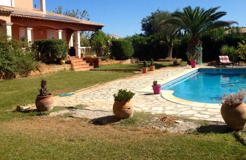 Paulhan House | Homerez - House for 8 ppl. with swimming-pool, garden and terrace at Paulhan