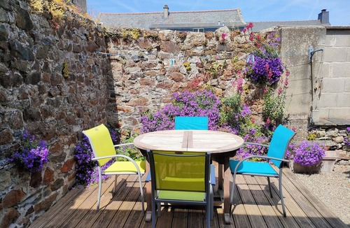 Le Vivier-sur-Mer House | Homerez - House in Le Vivier-sur-Mer