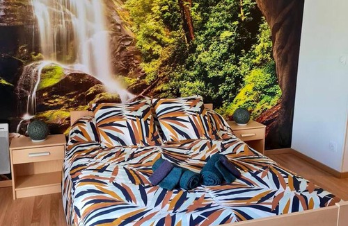 Deville House | Homerez - House in Deville with Terrace