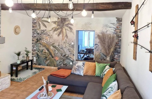 Deville House | Homerez - House in Deville with Terrace