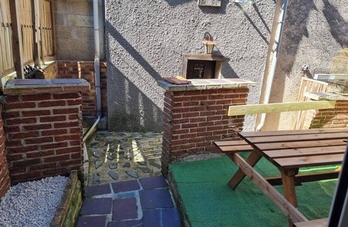 Deville House | Homerez - House in Deville with Terrace