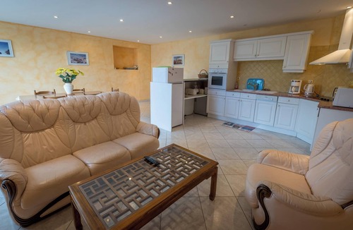 Mouterre-Silly House | Homerez - House in Mouterre-Silly.