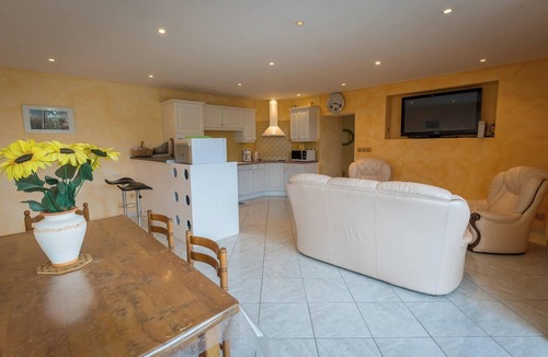 Mouterre-Silly House | Homerez - House in Mouterre-Silly.