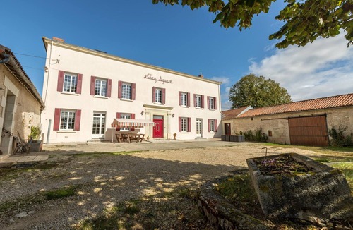 Mouterre-Silly House | Homerez - House in Mouterre-Silly