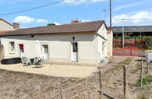 Mouterre-Silly House | Homerez - House in Mouterre-Silly