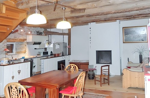 Mont House | Homerez - House in Mont >Mountain view