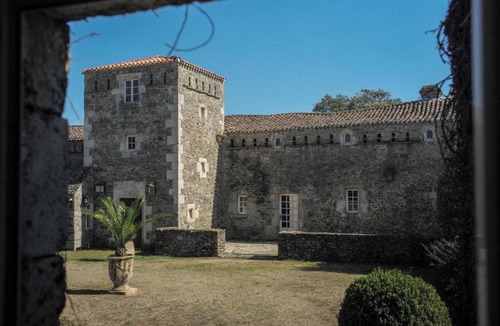 Landevieille House | Homerez - House Landevieille + garden