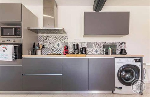 Pontorson House | Homerez - House Pontorson, pool.