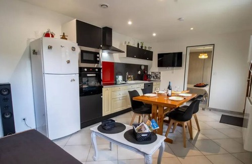 L'Aiguillon House | Homerez - House with private entrance in Aiguillon