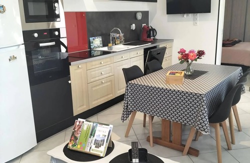 L'Aiguillon House | Homerez - House with private entrance in Aiguillon