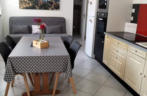 L'Aiguillon House | Homerez - House with private entrance in Aiguillon