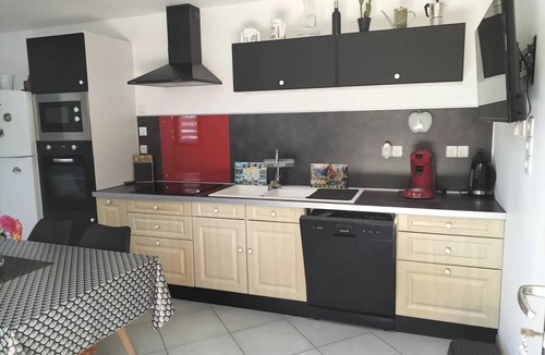 L'Aiguillon House | Homerez - House with private entrance in Aiguillon