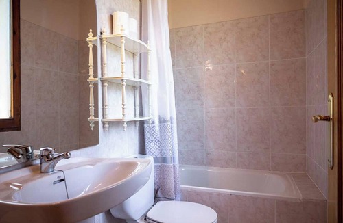 Valcarlos House | Homerez - Large house in Gaindola