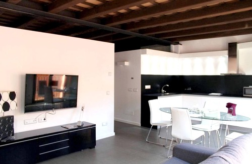 Olot Apartment | Homerez - Modern Apartment in Olot – Terrace and Parking