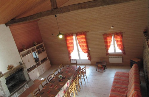 Moutiers-Sous-Chantemerle House | Homerez - Moncoutant house with pool