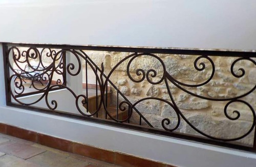 Chateauneuf-du-Pape House | Homerez - Nice house for 4 ppl. with terrace at Châteauneuf-du-Pape