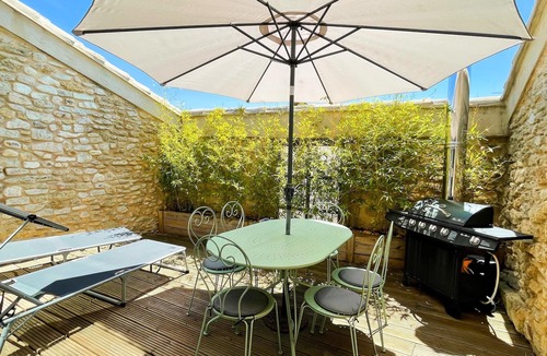 Chateauneuf-du-Pape House | Homerez - Nice house for 4 ppl. with terrace at Châteauneuf-du-Pape