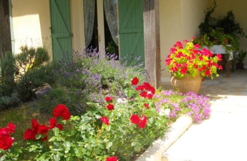 Montpezat-de-Quercy Apartment | Homerez - Nice appartement for 4 ppl. with swimming-pool at Montpezat-de-Quercy